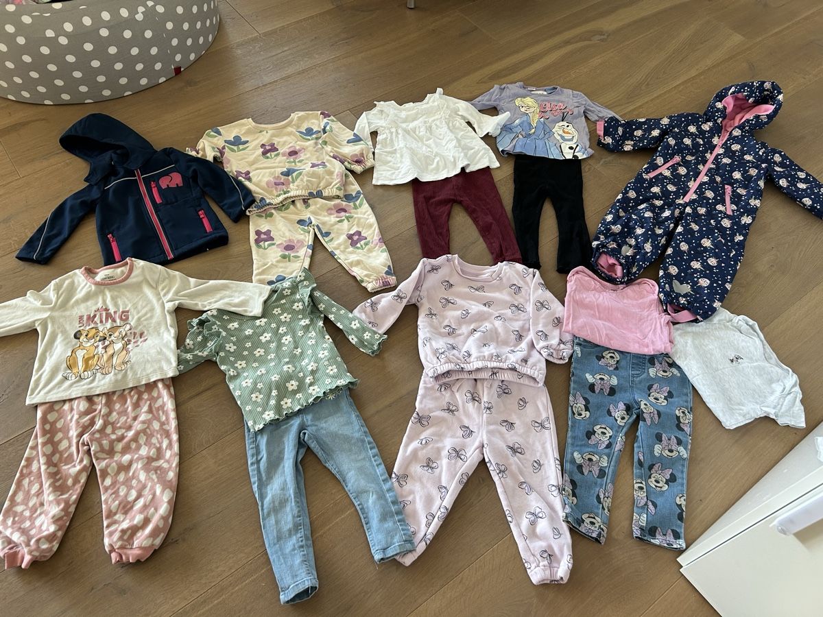 Kleiderpakete & -sets: Kleiderpaket Mädchen grösse 92/98 – Gebraucht aus Rümlang von Jennyanna