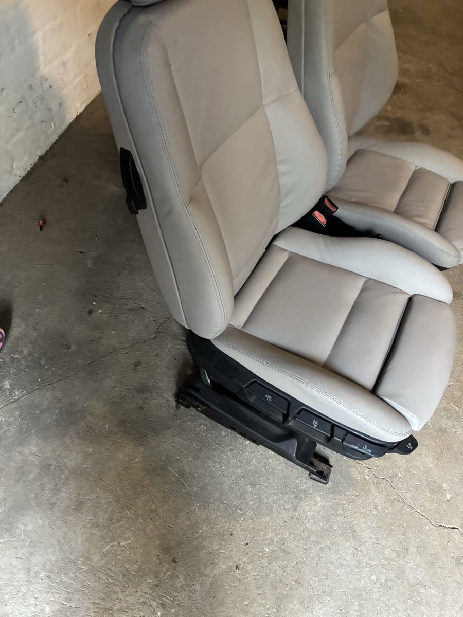 BMW Tutti pezzi di ricambio auto: BMW E 36 Sitze – Usato da Grenchen venduto da Netii10 4