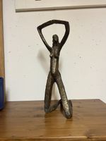 Bronze Figur Frau stehend mit Rahmen ca 55cm H