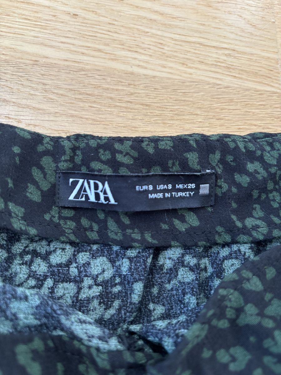 Zara Gonne: Rock Zara kaki schwarz S – Usato da Fribourg venduto da dafral 1