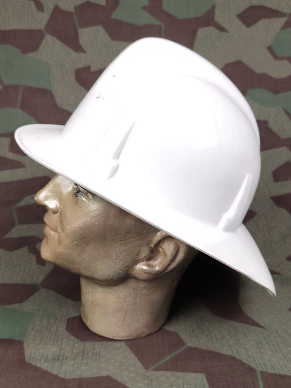 Uniformi:  Helm Feuerwehr MSA – Usato da Bauma venduto da SwissMilitaria 2