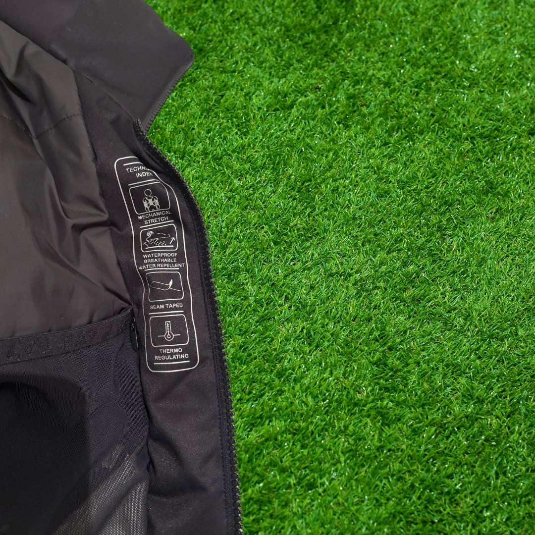 Armani Giacche: Armani EA7 Ski Jacket – Usato da Zürich venduto da geoff_resell 4
