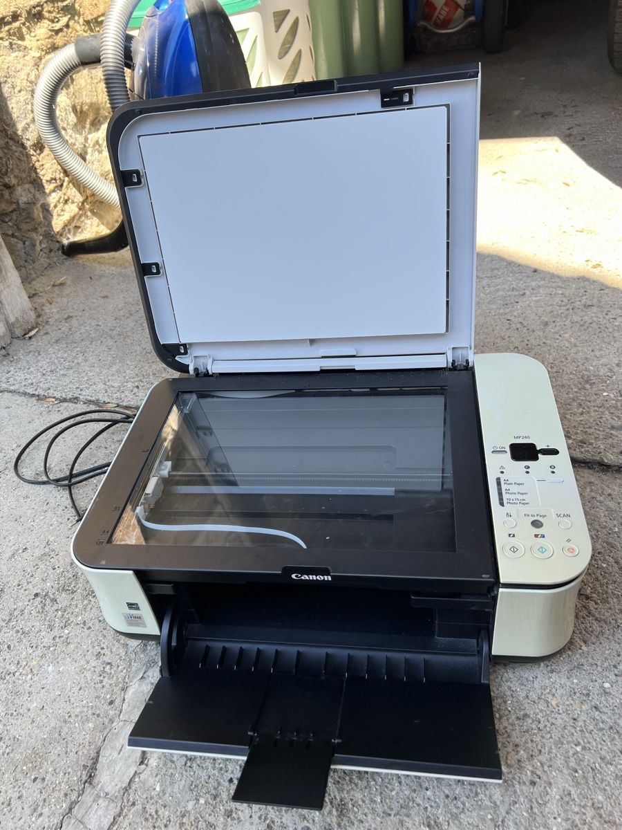 Canon Imprimantes: Canon Drucker und Scanner, Patronen-Drucker – D'occasion à Neerach par TanjaK94 1