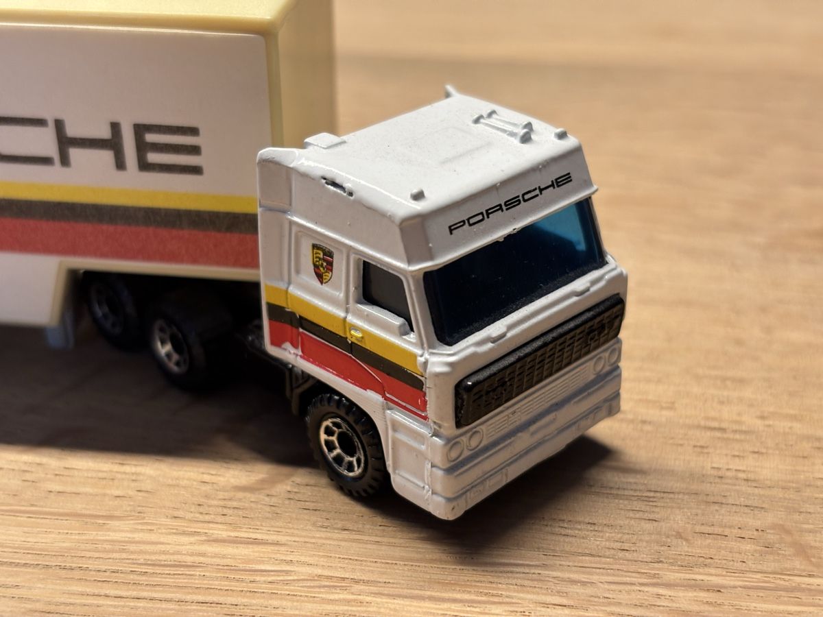 Matchbox Modellautos: 1 Sattelschlepper**Porsche**Matchbox** – Gebraucht aus Volketswil von Car6 3