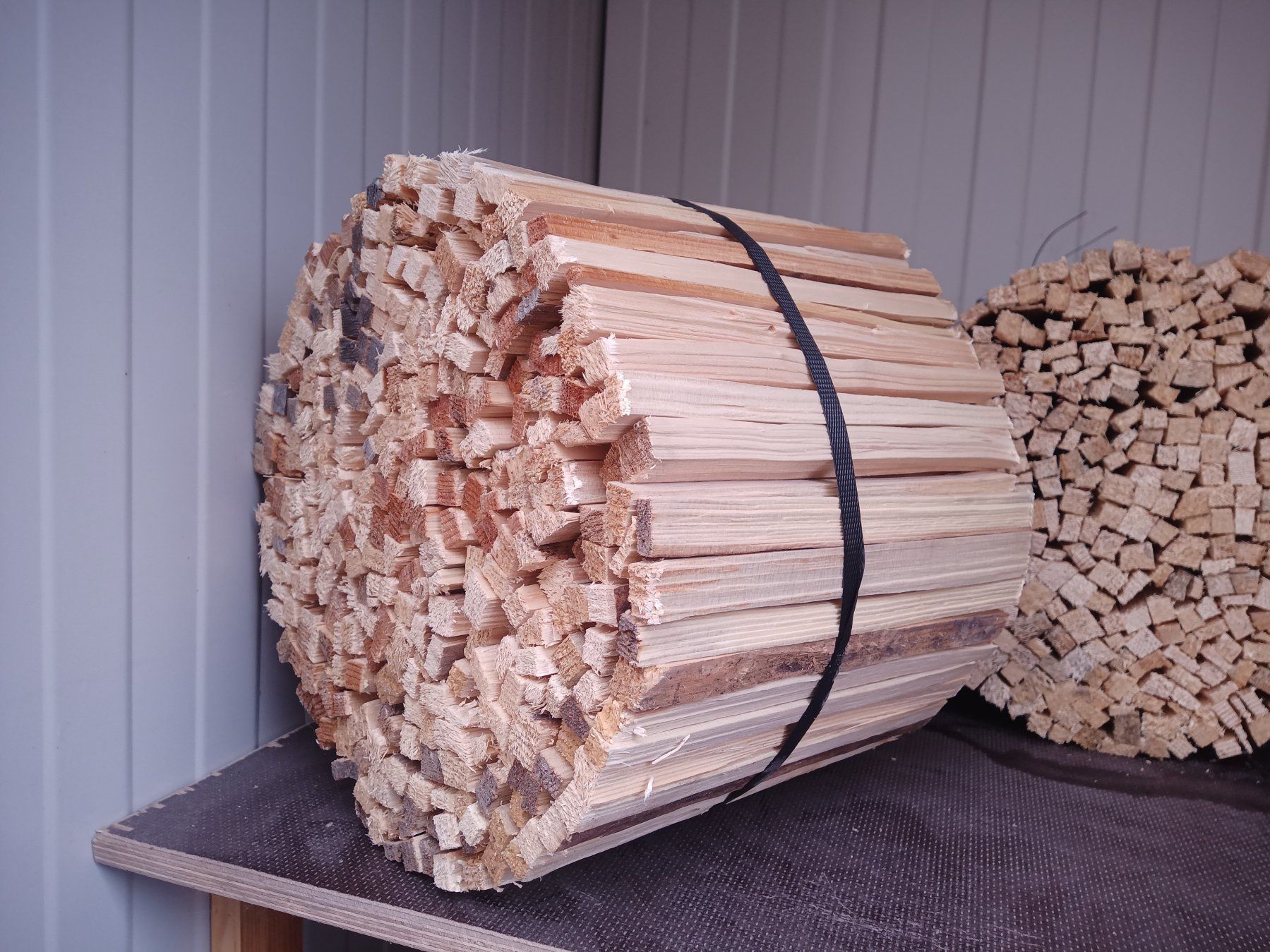Articoli in legno: Anfeuerholz Brennholz – Nuovo (secondo la descrizione) da Entlebuch venduto da Muesli05 1
