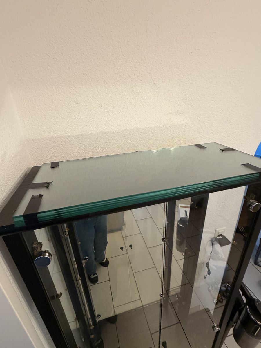 Vitrines: Grosse Vitrine – D'occasion à Bottenwil par NadjaP. 1