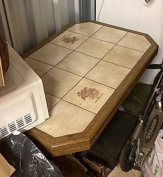 Tischset: Salon complet avec table – Gebraucht aus Yverdon-les-Bains von DJ_lapatate