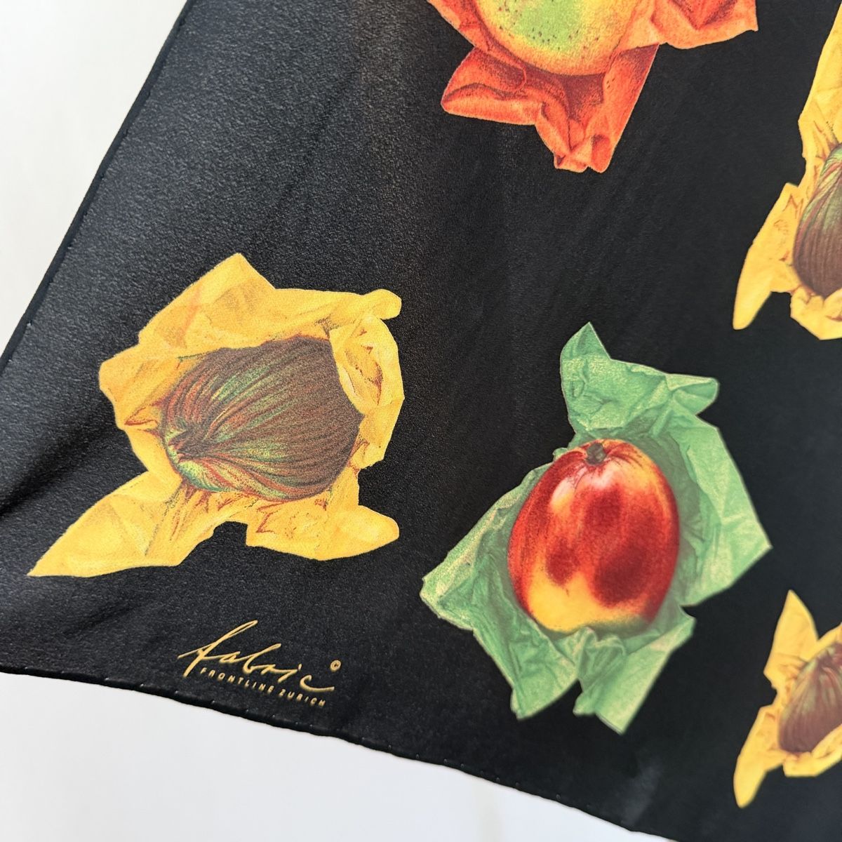 Fabric Frontline Foulards & écharpes: FABRIC FRONTLINE Vintage Silk Scarf – Neuf (Voir description) à Freienbach par Avviivva_Shop 3
