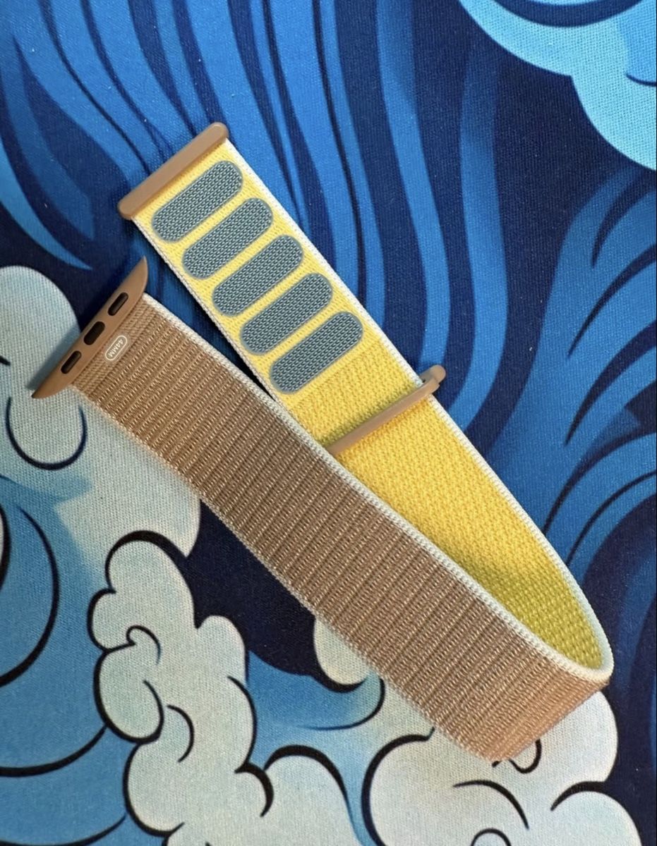 Apple Bracelets: Bracelet apple watch 44mm jaune / sable – D'occasion à Perrefitte par sam_v2dv 1