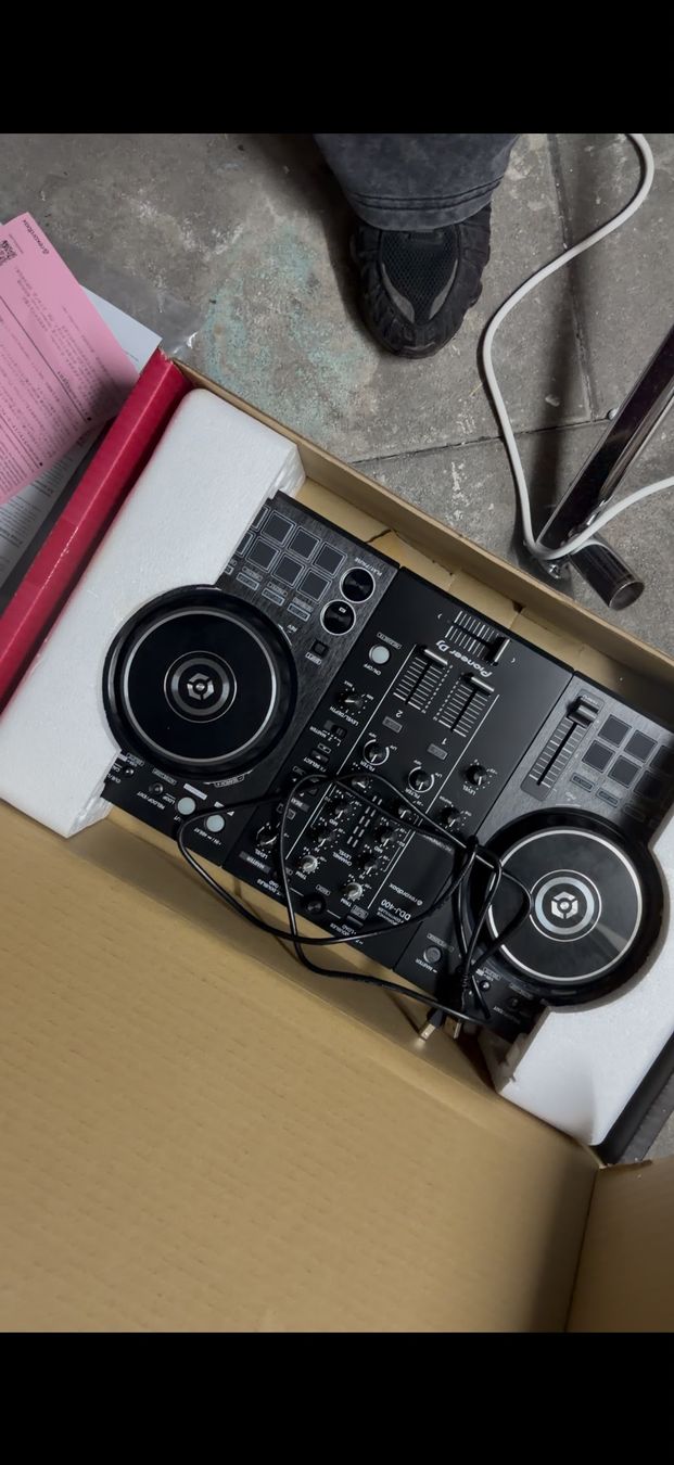 Pioneer Console di mixaggio: DDJ 400 Dj-Desk – Usato da Thun venduto da Darioteuscher 3