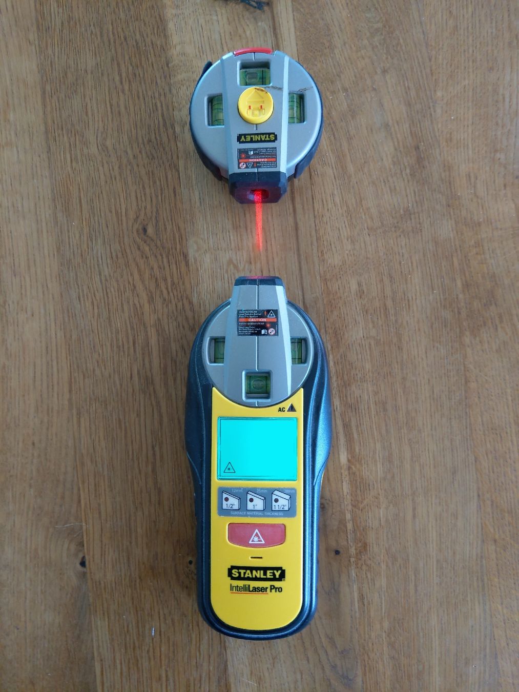 Stanley Misurare: Stanley IntelliLaser Pro 77-500 – Usato da Häuslenen venduto da Inlepaya2000