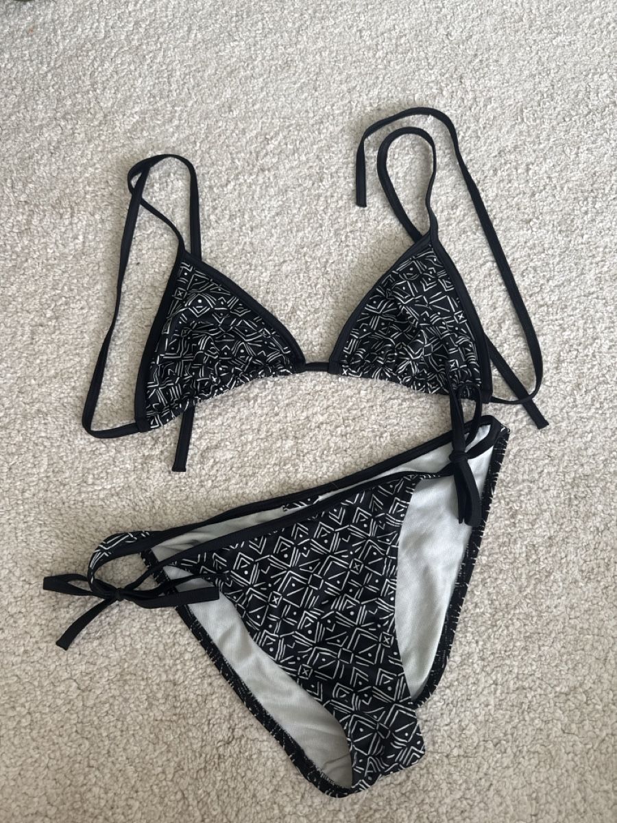 Decathlon Badekleider & Bikinis: Bikini Weiss Schwarz – Gebraucht aus St. Niklausen LU von car_2562