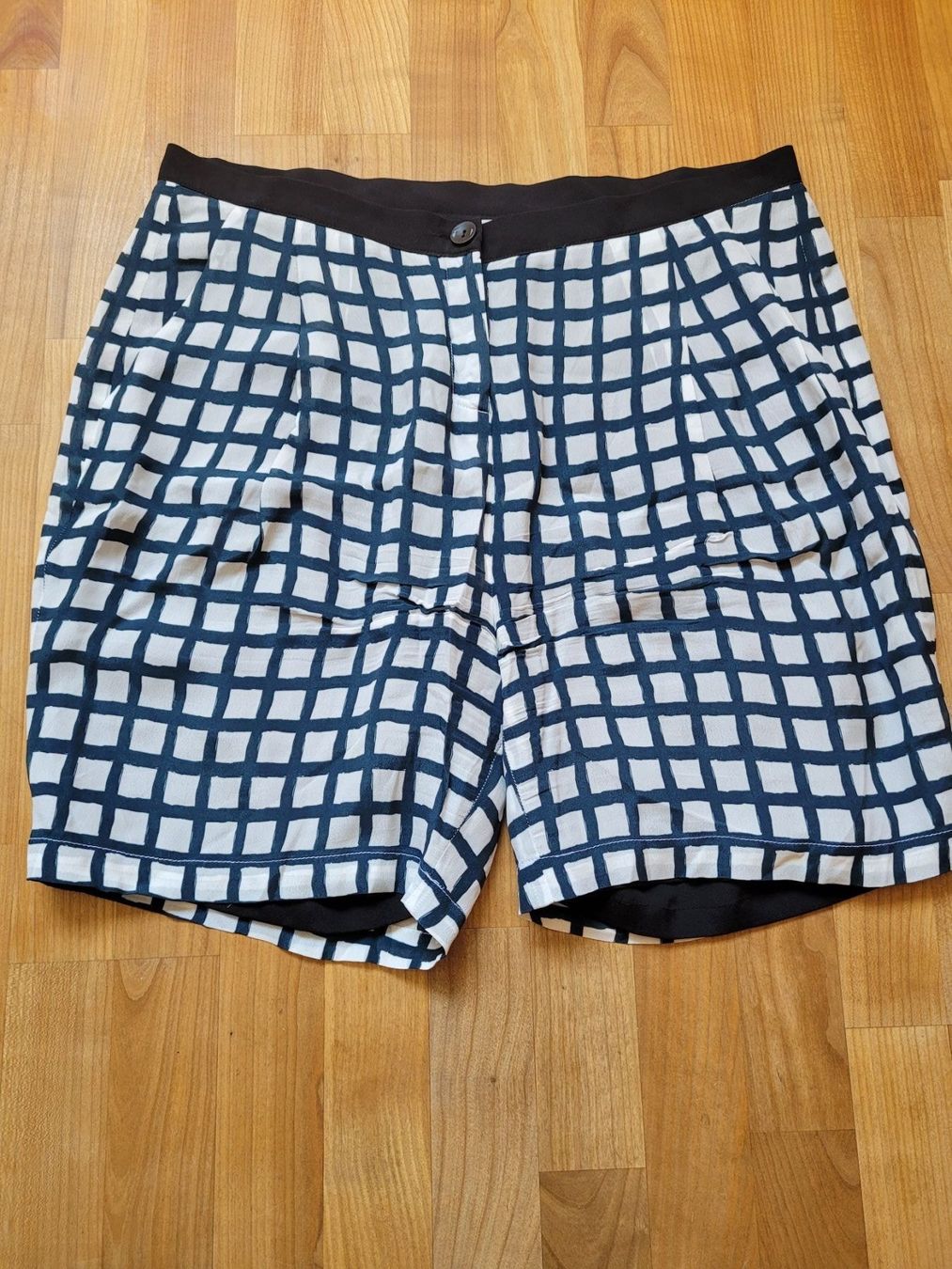 Pantaloni: Sommerliche Shorts Gr. M – Usato da Aeugst am Albis venduto da Slniecko