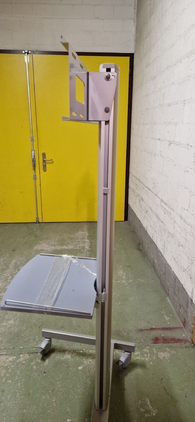 Supporti a parete: Mobiler TV-Ständer mit Ablage, stabil, höhenverstellbar – Usato da Niederlenz venduto da scotti2000 1