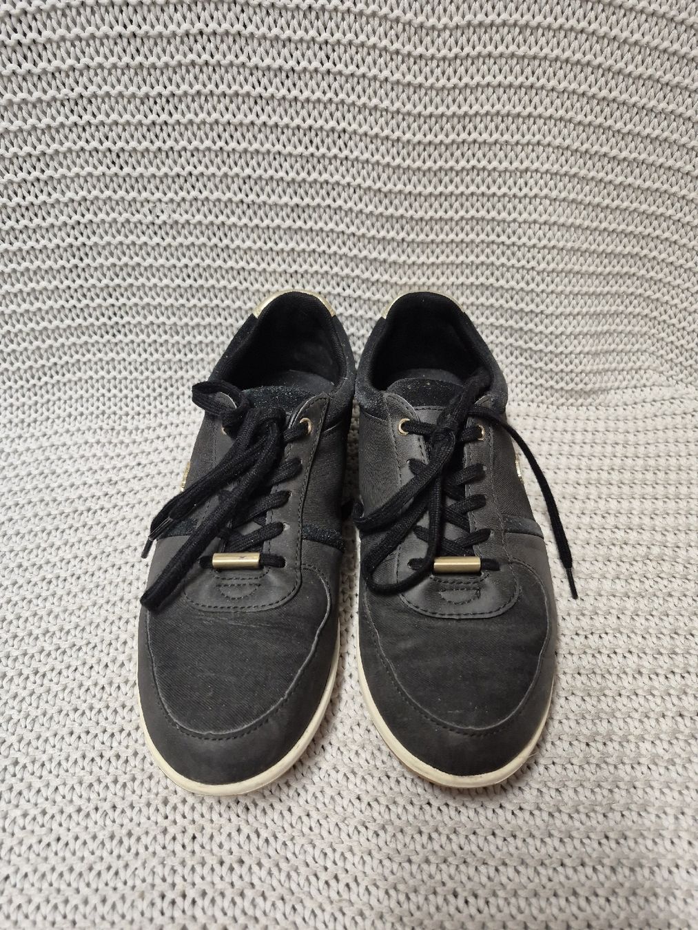 Lacoste Scarpe da donna: Lacoste Sneaker Gr.39, schwarz gold – Usato da Merligen venduto da muss_haben 1