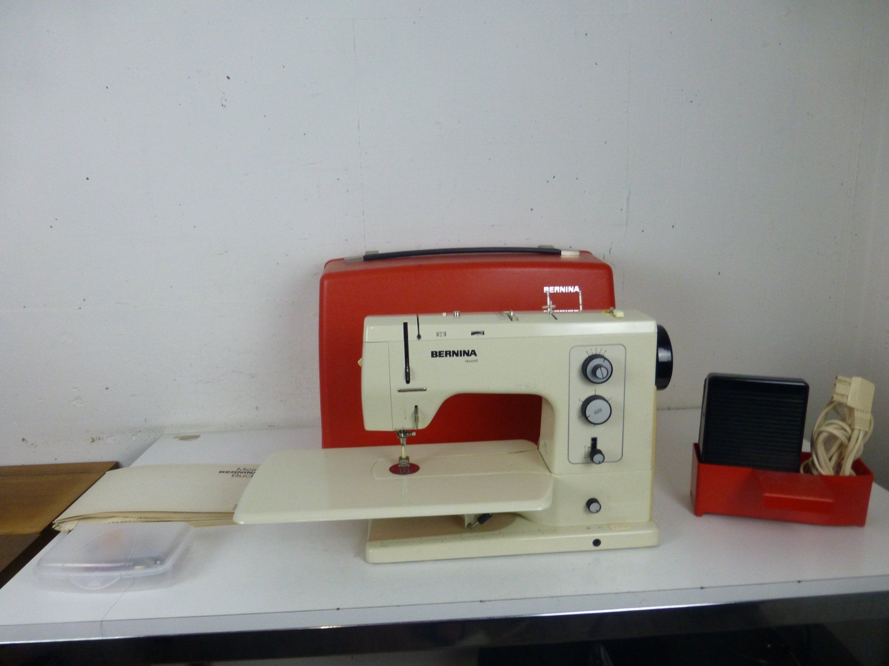 Bernina Nähmaschinen: Nähmaschine Bernina 830 mit Koffer – Gebraucht aus Fahrweid von ekv 4