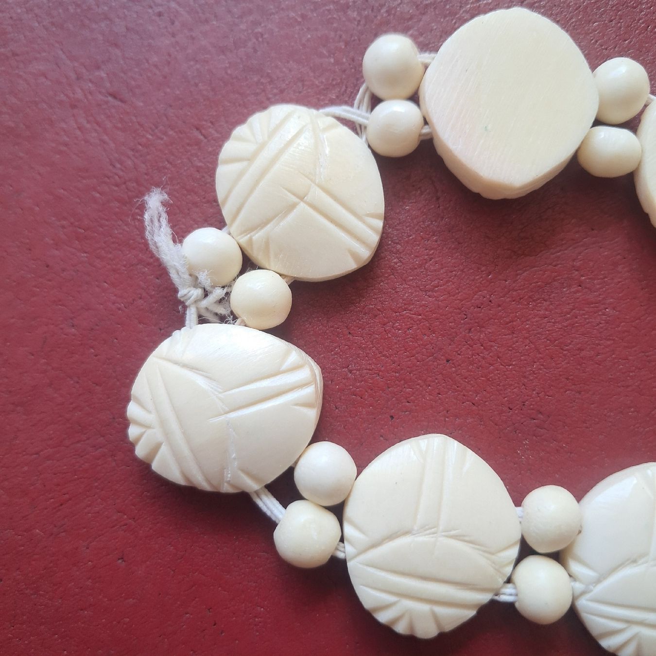 Bracelets: Armband mit geschnitzten Scheiben und Kugeln – D'occasion à Dietikon par una_y6wy 3