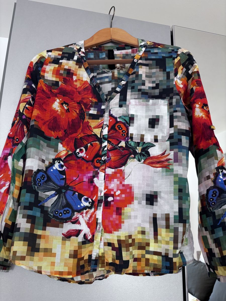 Desigual Camicette: Desigual Bluse mit Blumen und Schmetterlinge, Grösse S – Usato da Basel venduto da NellyBotti