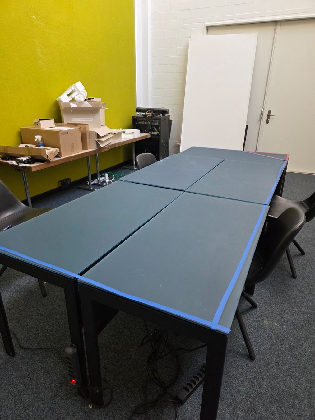 Tables: Tisch modular dunkelgrau mit Gebrauchspuren – D'occasion à Uster par lookandlisten