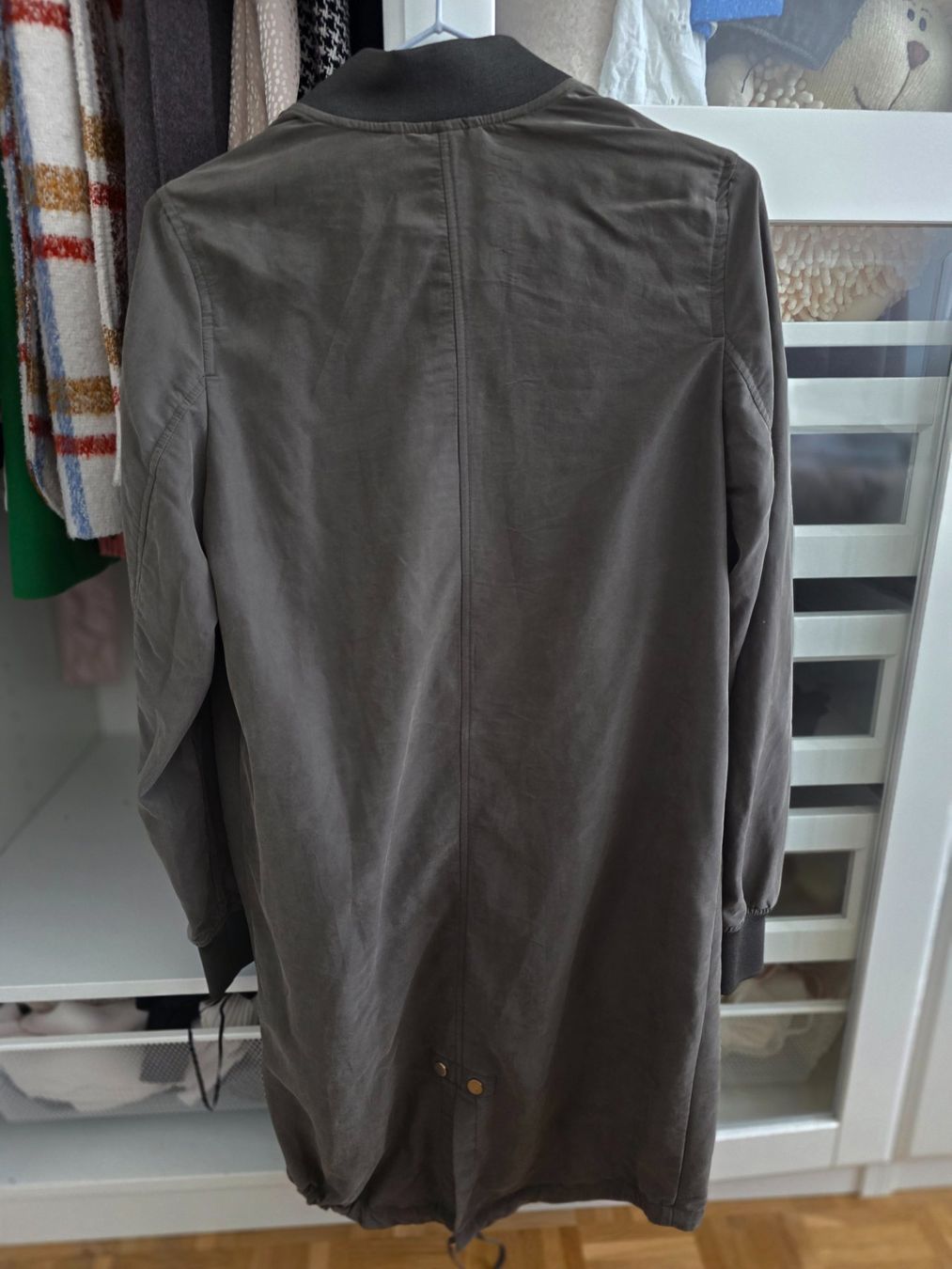 H&M Giacche: Bomber long kaki H&M état neuf – Usato da Renens VD venduto da Iepurica19avril 1
