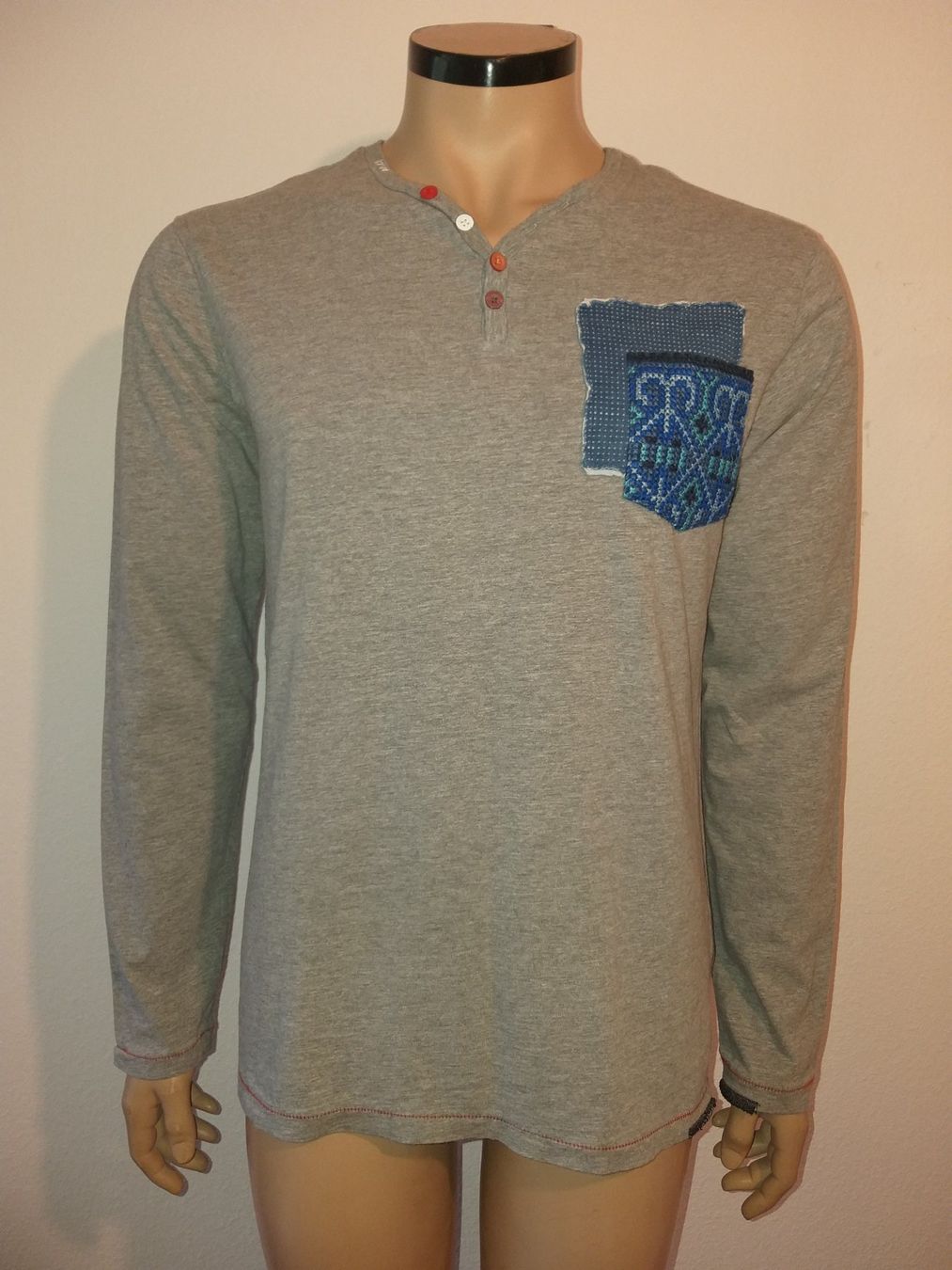 Desigual Pullover & Sweatshirts: DESIGUAL Pullover taille / Grosse S (M EUR) – Gebraucht aus Cossonay-ville von Super-Price-Quality