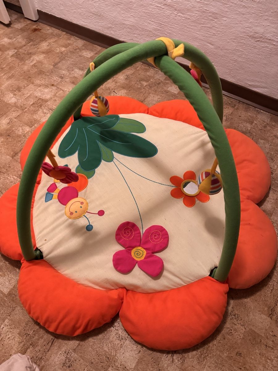 Tapis de jeu: Krabbeldecke/ Spielbogen – D'occasion à Rupperswil par GINGA-TYRESE 1