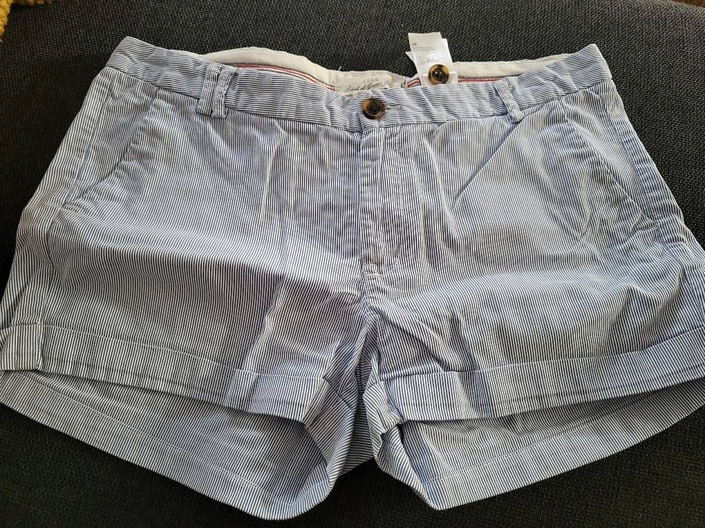 Pantaloni: Short femme – Usato da Ecuvillens venduto da loloall 2