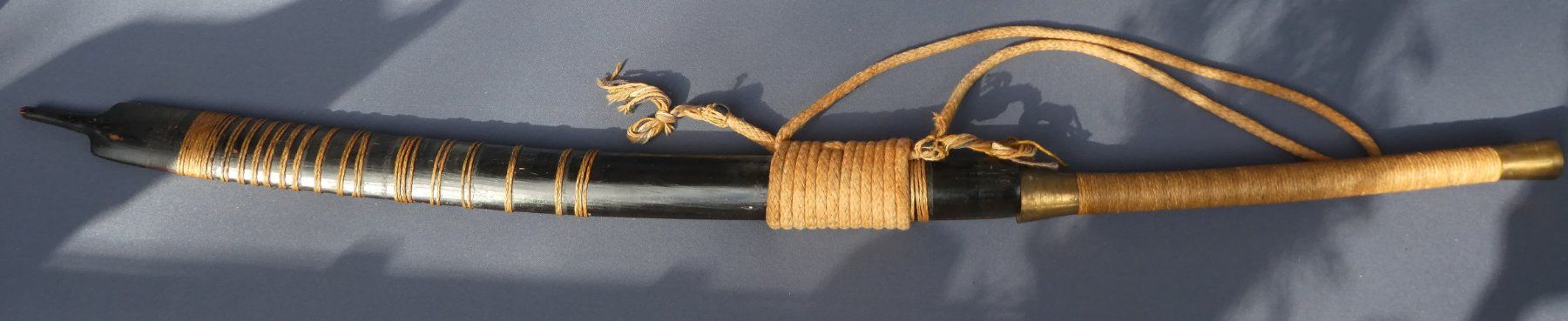 Autres collections & raretés: Traditionelles Schwert mit Scheide gebraucht. – D'occasion à Diessenhofen par Hundeseele 1