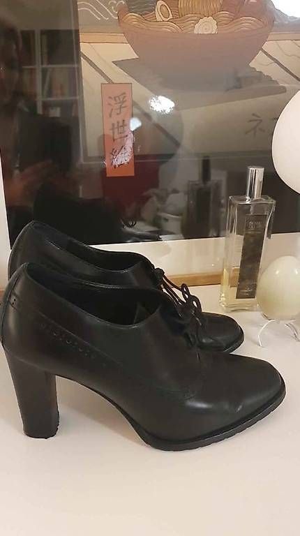 Chaussures femmes: Escarpins noirs à lacets Navyboot Taille 38 – D'occasion à Corcelles-le-Jorat par anggelaz 1