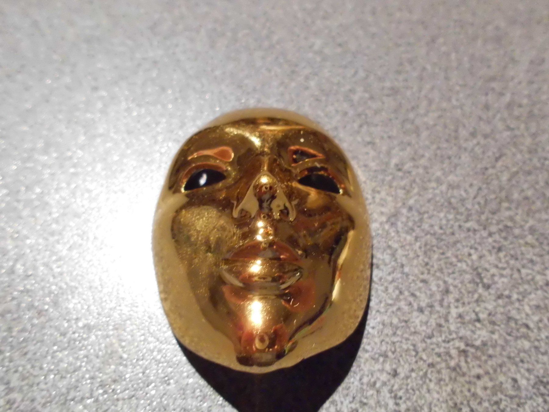 Masques: Maske goldfarbig – D'occasion à Zürich par Motzkuh