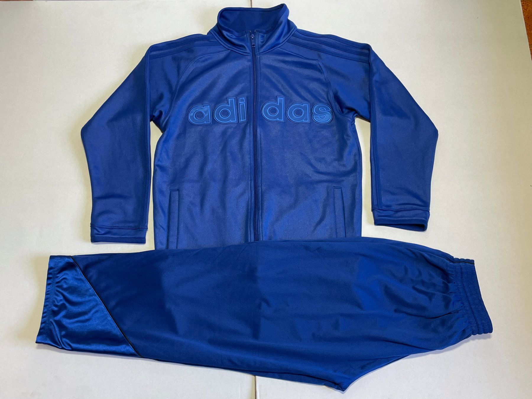 Adidas Completi: Vintage 2002 Adidas Trainer Anzug Gr Oversized M – Usato da Zürich venduto da le_souk