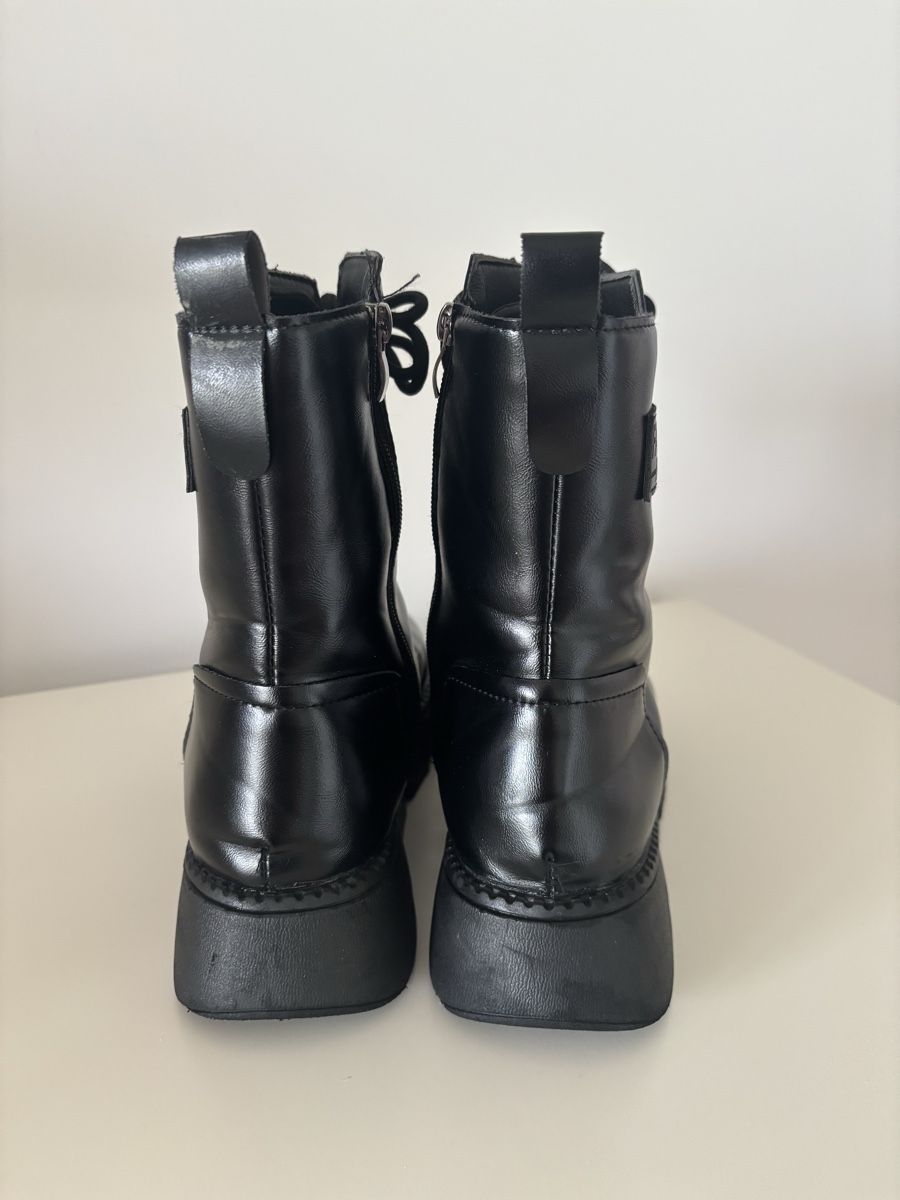 Scarpe da donna: Schwarze Boots, Grösse 38 – Usato da Salenstein venduto da Silly...0 3