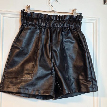 🖤 Damen Shorts aus Kunstleder – XS/S 🖤