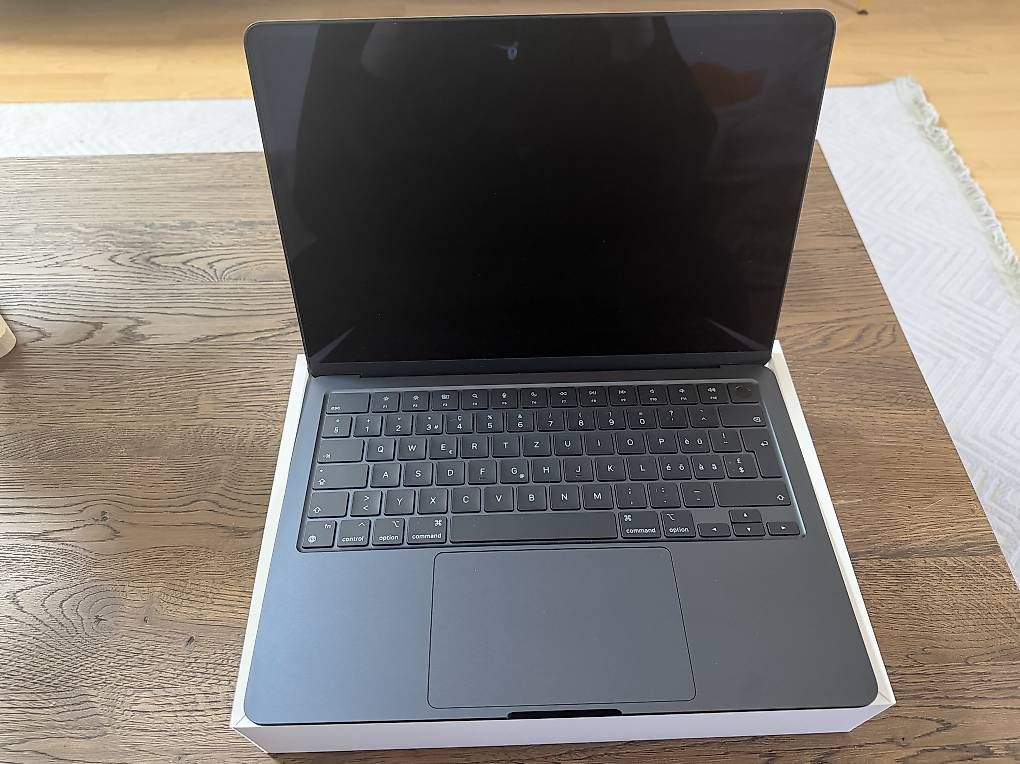 Notebook: Apple MacBook Air 13 M3  Neu & Originalverpackt – Usato da Niederhasli venduto da lir_c78k