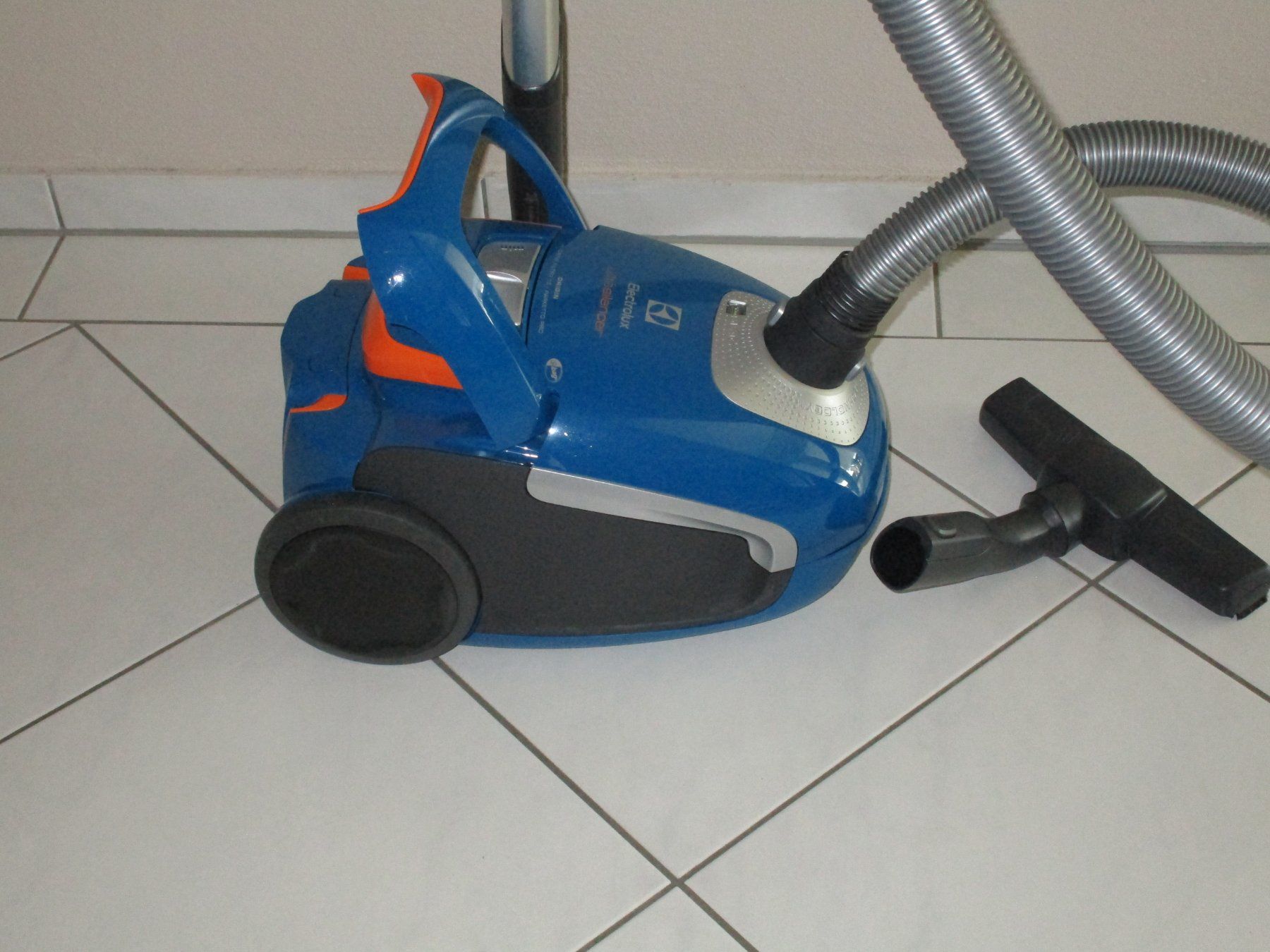 Electrolux Aspirapolveri & Accessori: Electrolux Ultrasilencer Staubsauger – Usato da Bremgarten AG venduto da valia67 4