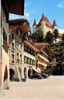 THUN Rathausplatz mit Schloss - Auto, VW-Käfer