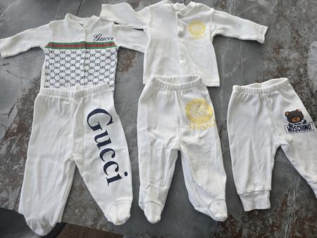 Pullover und Hosen Set