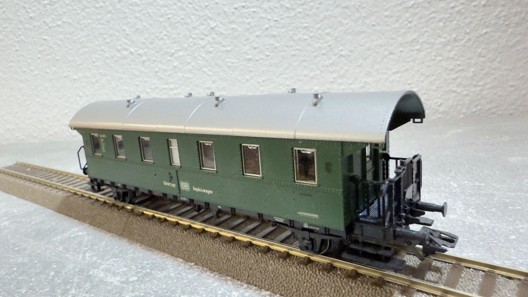 Märklin Modellini di ferrovie: Märklin DB Gepäckwagen H0 / AC – Usato da Windlach venduto da Kelebra 3