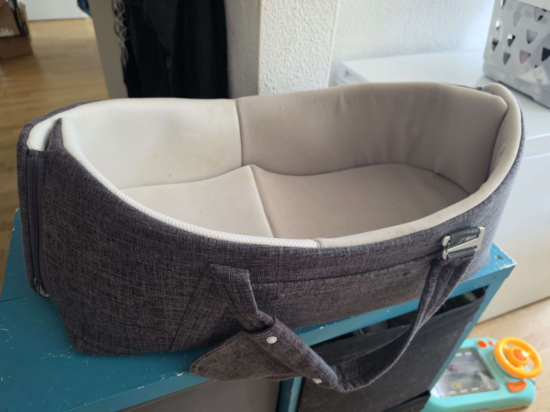 Porte-bébés ventraux & dorsaux: Babynest / Kinderwagen Einsatz mit Griffen – D'occasion à Nürensdorf par Chantii1930