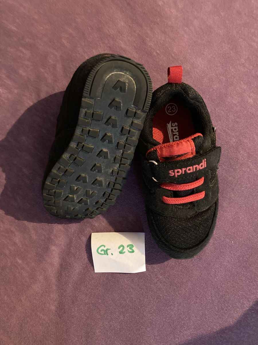 Scarpe per ragazzi: Turnschuhe Grösse 23 – Usato da Wiler b.Utzenstorf venduto da Verkauf333