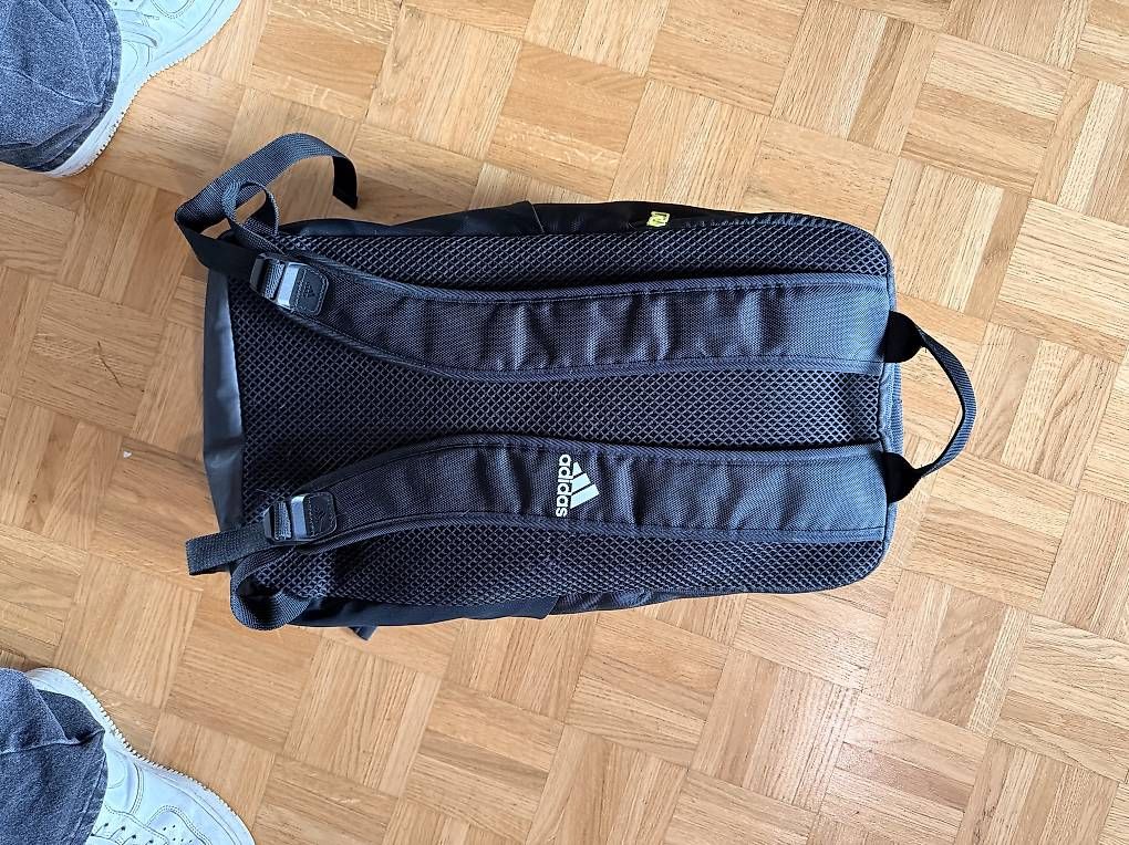 Adidas Zaini: Sac à dos adidas  (Compartiment chaussures) – Usato da Grand-Lancy venduto da Bastrow 4
