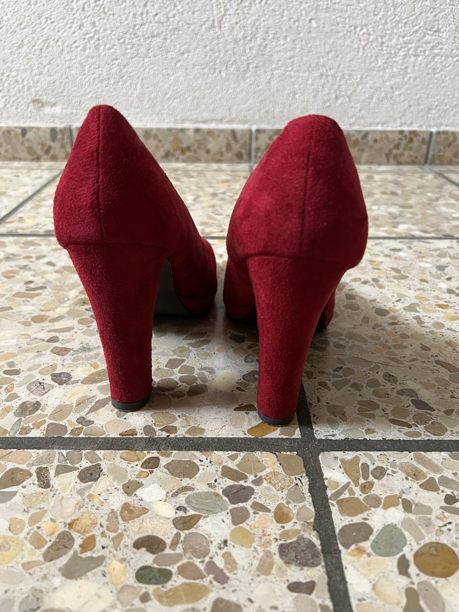 Cube Scarpe da donna: Rote Pumps Gr. 38, Plateau, Wildlederoptik – Usato da Bad Zurzach venduto da Heugumper7 2