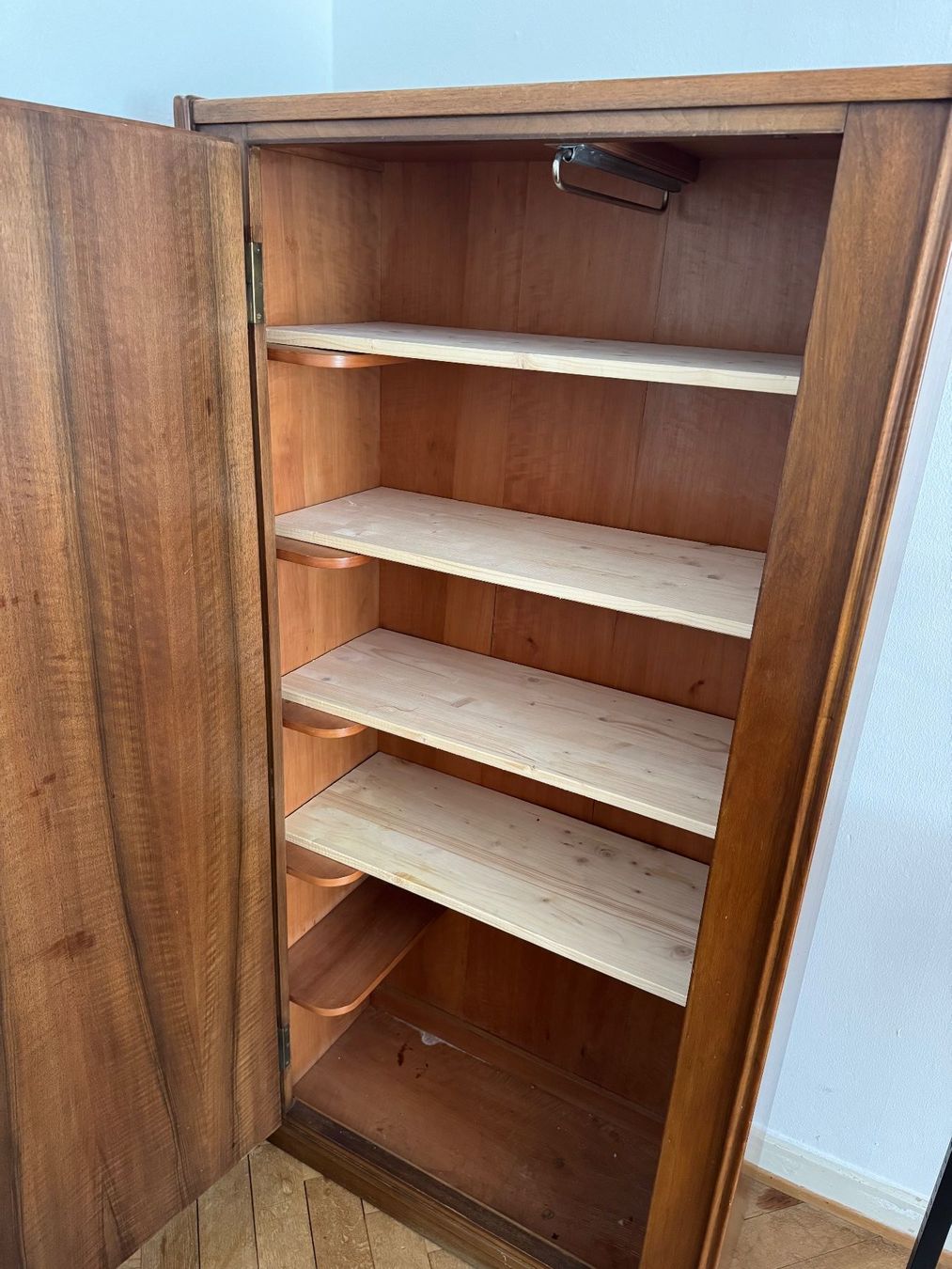Armoires: Holzschrank – D'occasion à Basel par Elias_Greder 1