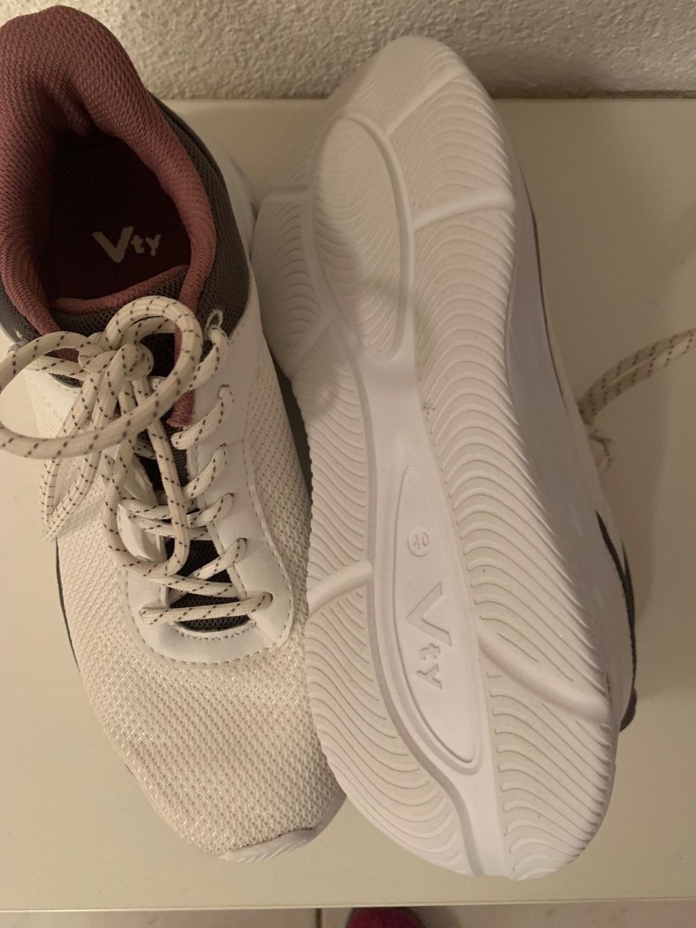 Scarpe da donna: Turnschuhe Gr. 40 – Usato da Waltenschwil venduto da pipapo71 3