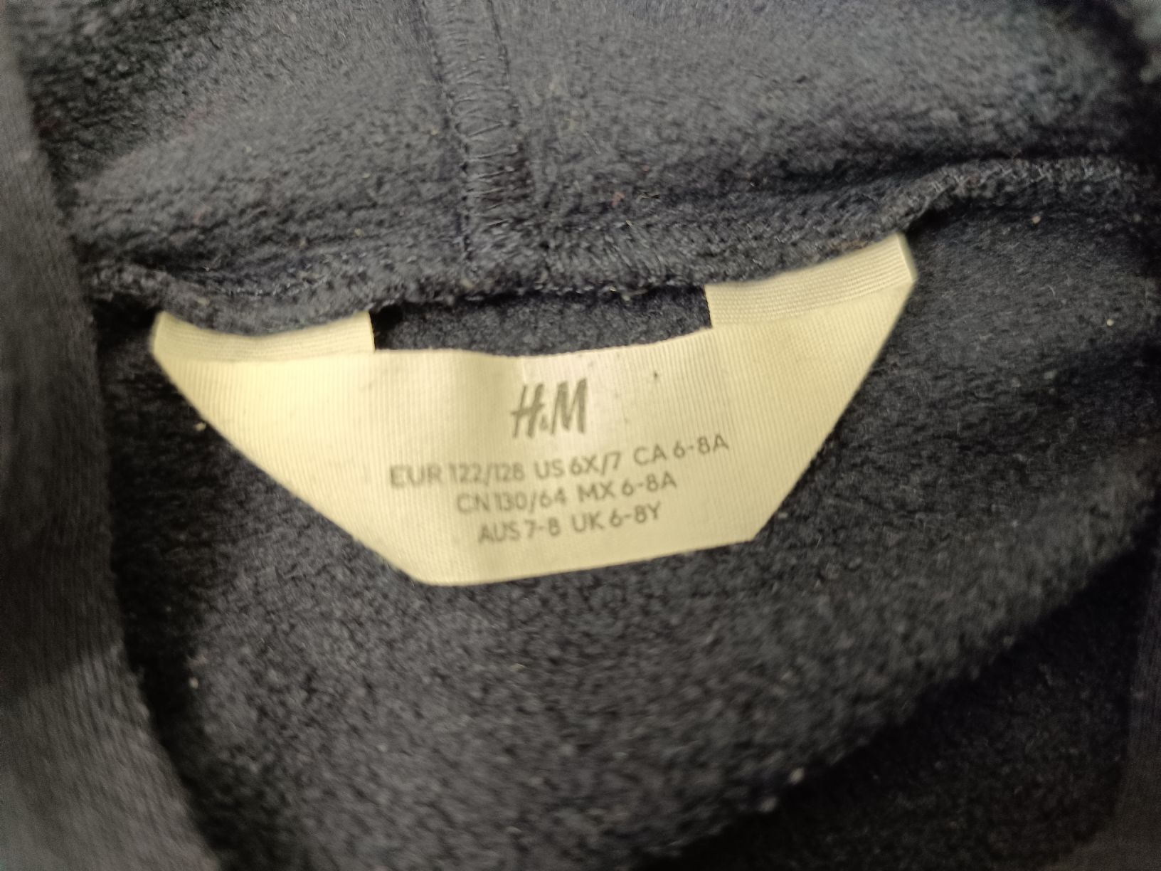 H&M Pullover & Sweatshirts: Kapuzenpullover Dino Gr. 122/128 – Gebraucht aus Ehrendingen von Cheronimo2 1