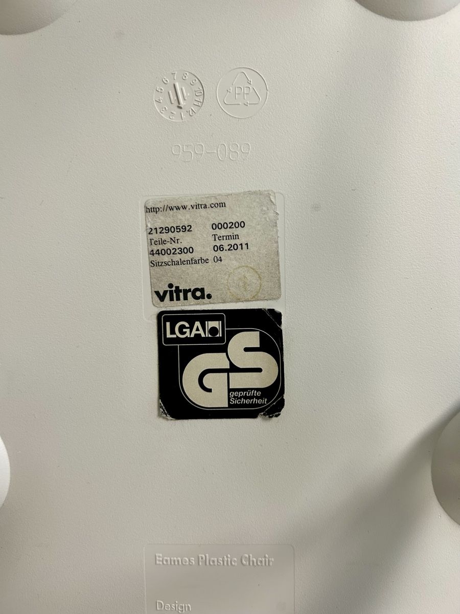 Vitra Sedie: 4x Vitra Eames Plastic Chair – Usato da Zürich venduto da bir_dcc9 1