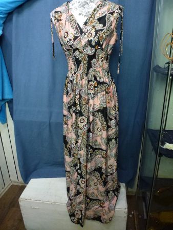 ARISA SOMMERKLEID OHNE ARM LANGE FORM NEU UNGETRAGEN L