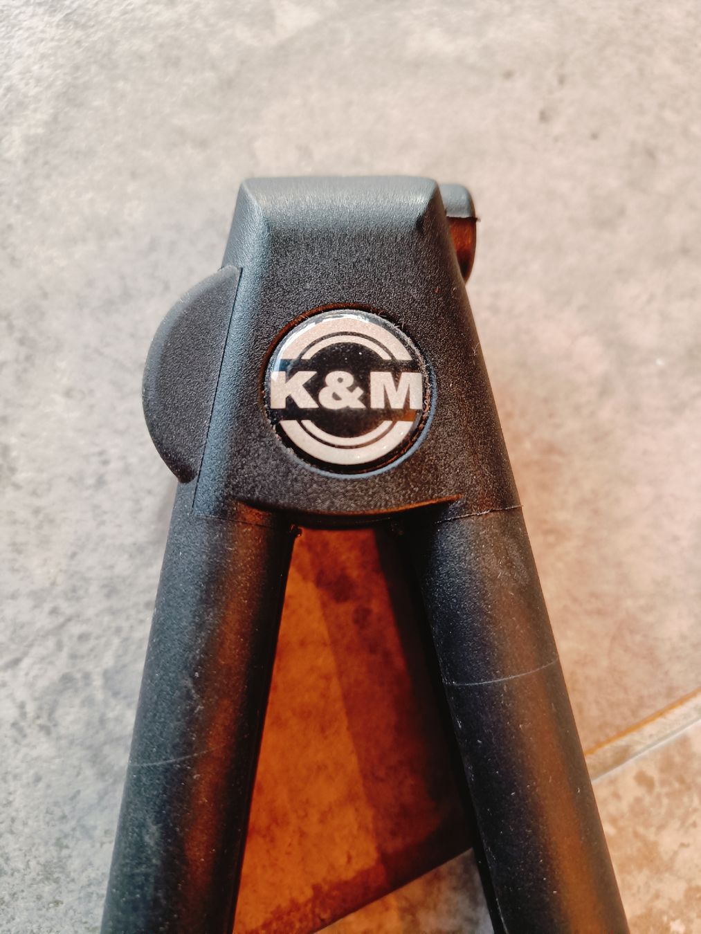 König & Meyer Supporti per strumenti musicali & leggii: Gitarrenständer klappbar – Usato da Zürich venduto da nin_6b6w 2