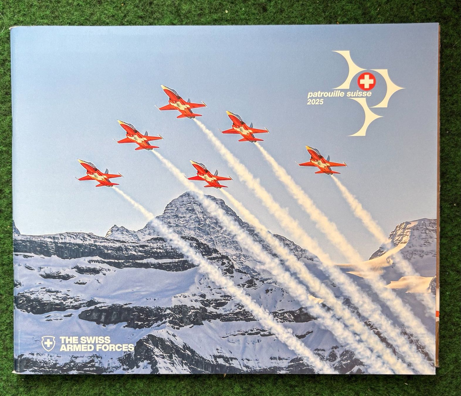Armée suisse Armes blanches: PATROUILLE SUISSE 2025 MIT POSTER – D'occasion à Ostermundigen par wini63