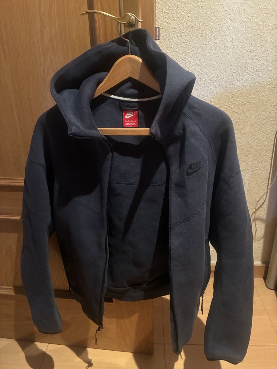 Nike Kleiderpakete: Nike zip-up hoodie – Neu (gemäss Beschreibung) aus Zürich von Sergio.BR 1